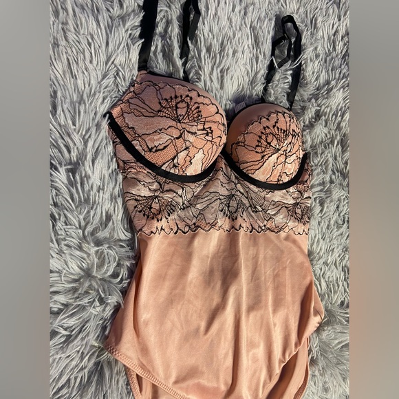 NWOT Peach Sexy Satin Teddy with black detail Sz S - Picture 1 of 10